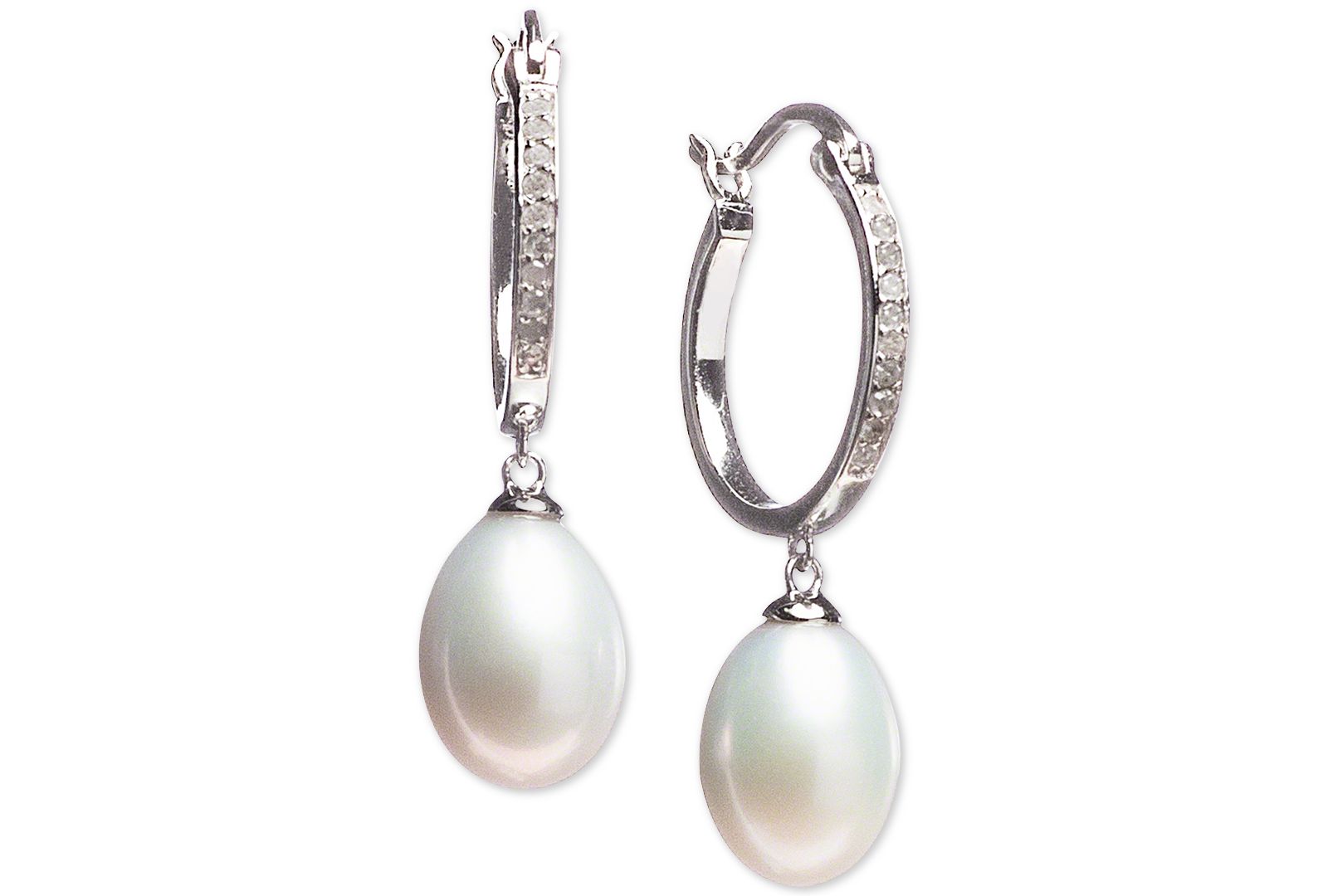 Macy's серьги-кольцо с жемчугом Cultured Freshwater Pearl (7 x 9mm) и бриллиантом (1/10 ct. t.w.) из стерлингового серебра