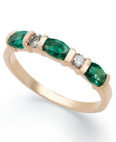 Macy's Кольцо 14k Gold с изумрудом (3/4 ct. t.w.) и бриллиантом (1/8 ct. t.w.)