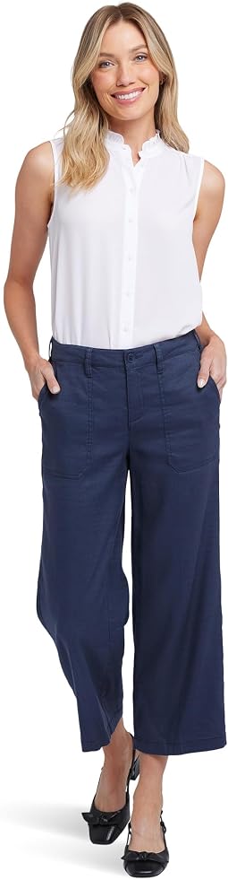 Женские брюки Petite Wide Leg Cargo Capri Pants in Oxford Navy