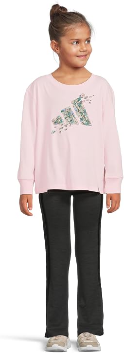 Комплект Graphic Tee Flare Pant для детей (Toddler/Little Kid) adidas Kids