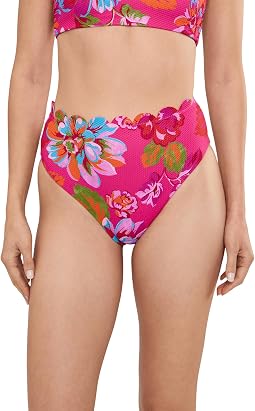 Нижняя часть Nessa Beach Riot