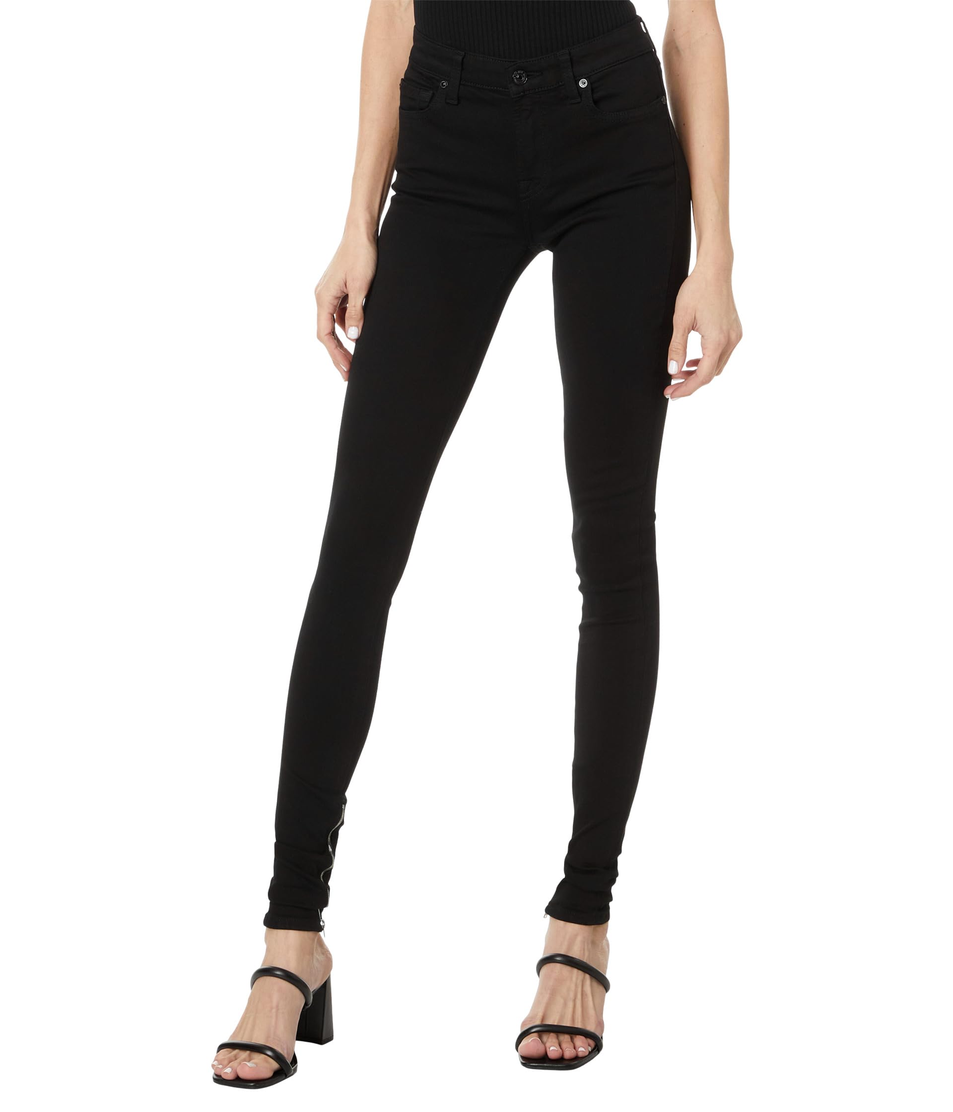 Anna Skinny in Gloom