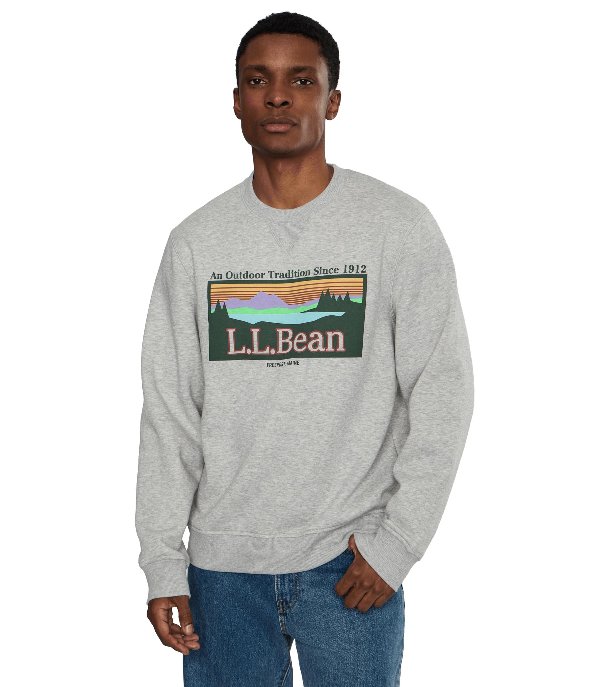 Свитшот Essential Logo Crewneck Regular